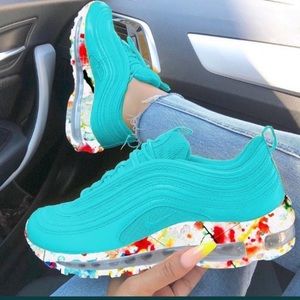 Meet your Posher, Ralyica